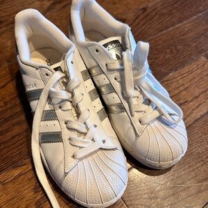 Like new! Adidas white and silver superstar Sneakers